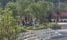 一人被免职！大学生掉化粪池遇难后，学校装了警示牌……
